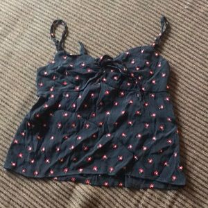 Flower tank with adjustable straps.